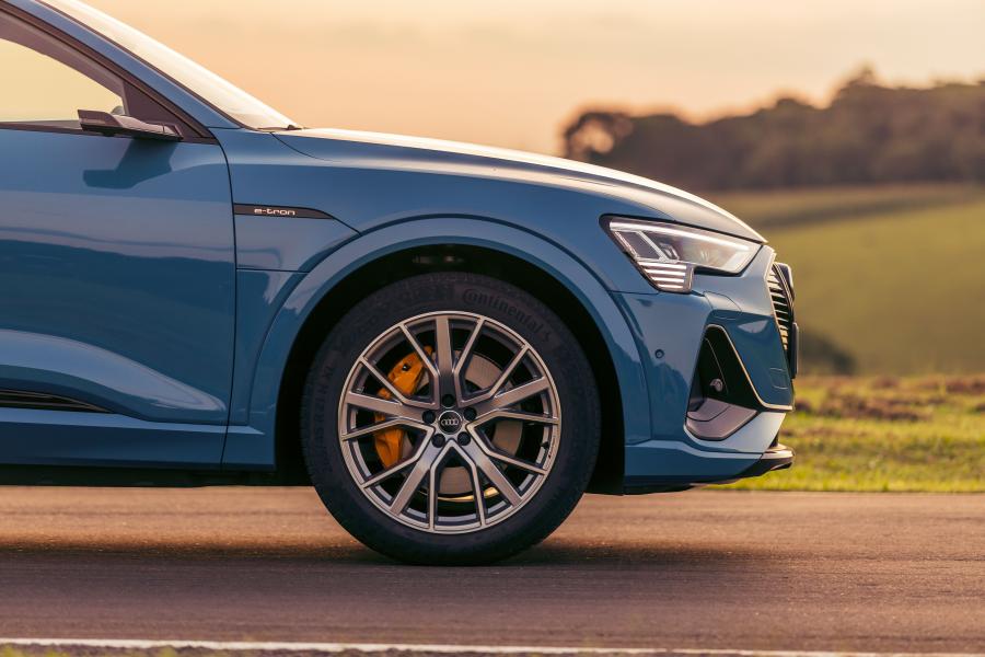 Детали экстерьера Audi e-tron 55 Quattro S-Line 2020 года  (LA) (фото 26 из 36)